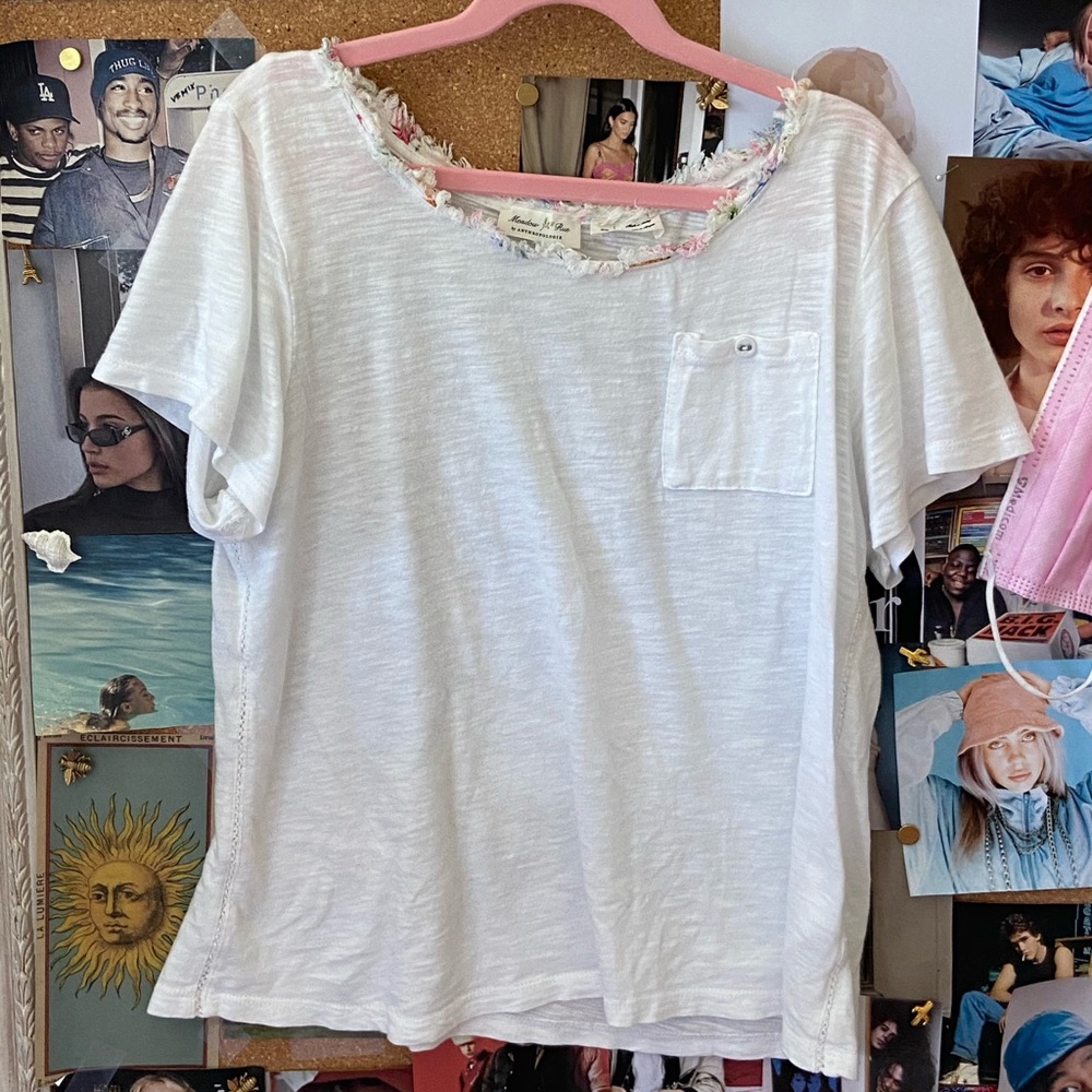White top with detailed fabric on neck line